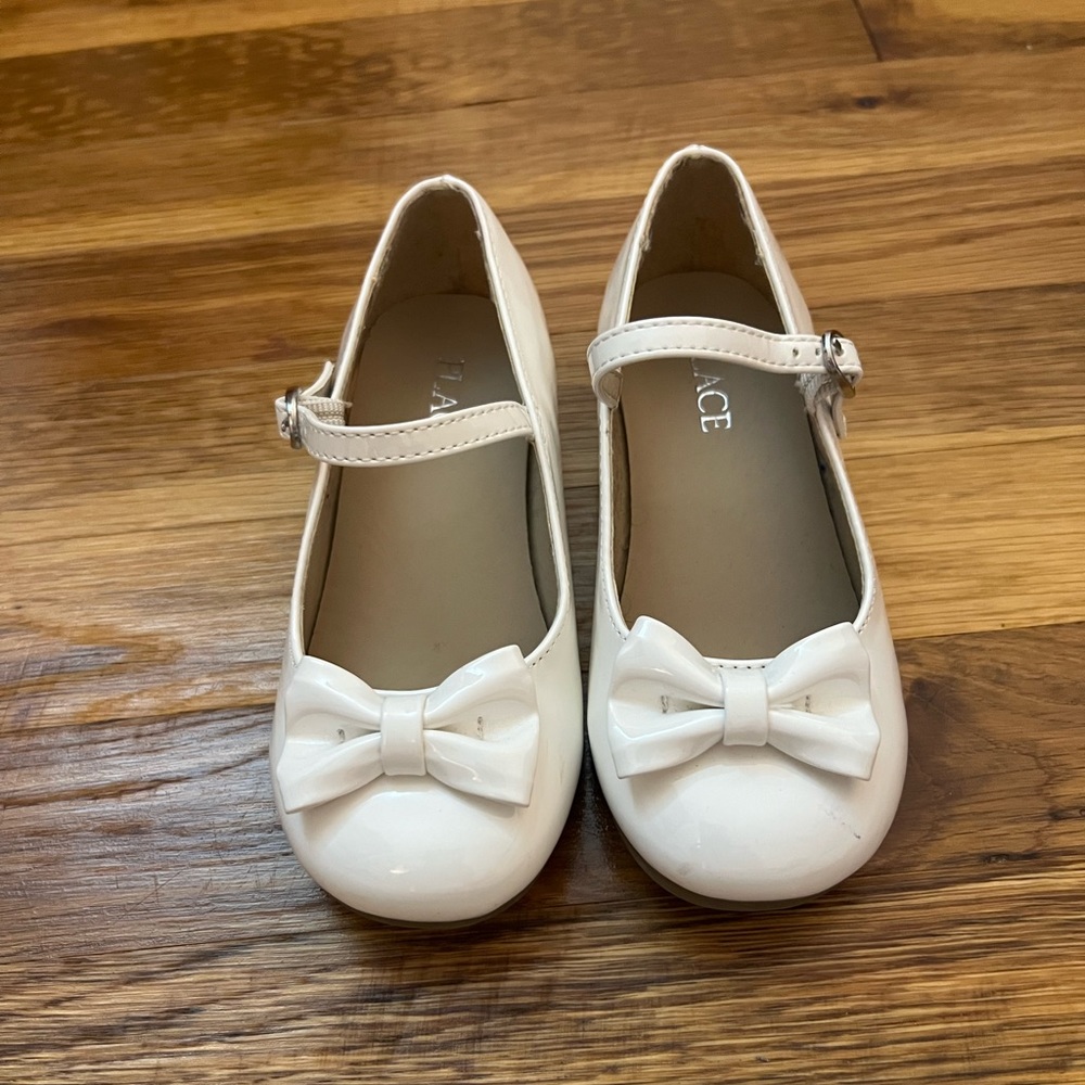 Toddler Girls Bow Low Heel Shoes - White (toddler size 10)
